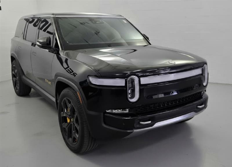Rivian R1S Adventure 2023