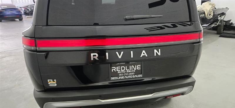 Rivian R1S Adventure 2023