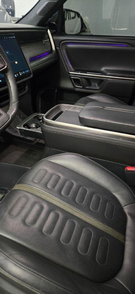 Rivian R1S Adventure 2023