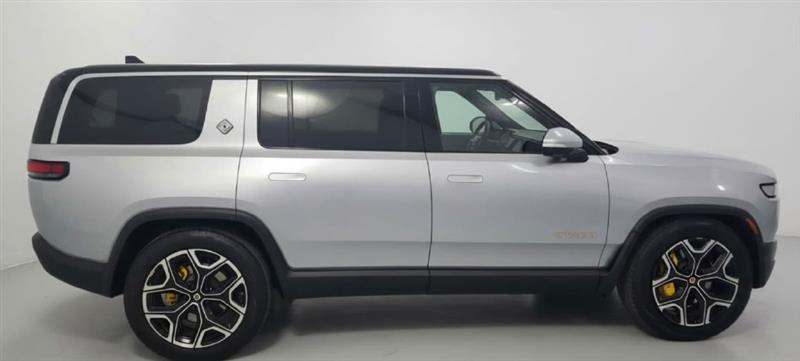 Rivian R1S Adventure 2023