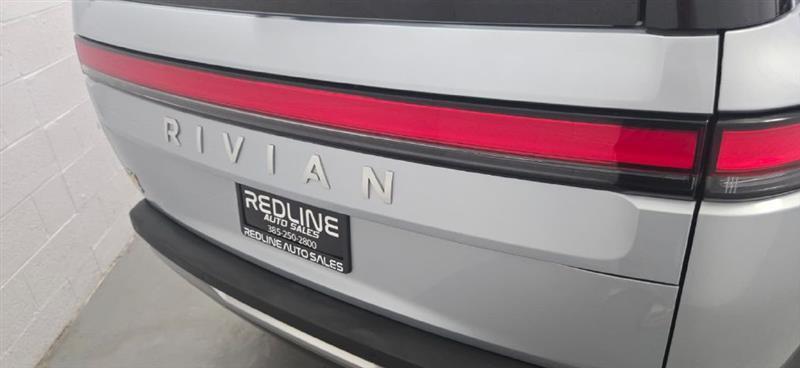 Rivian R1S Adventure 2023