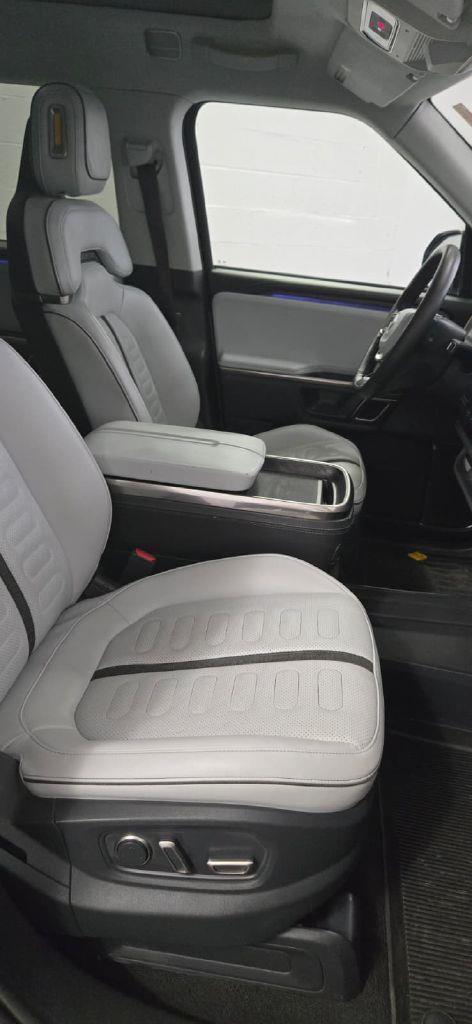 Rivian R1S Adventure 2023