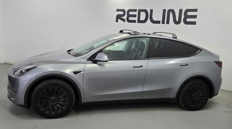 Tesla Model Y  2025