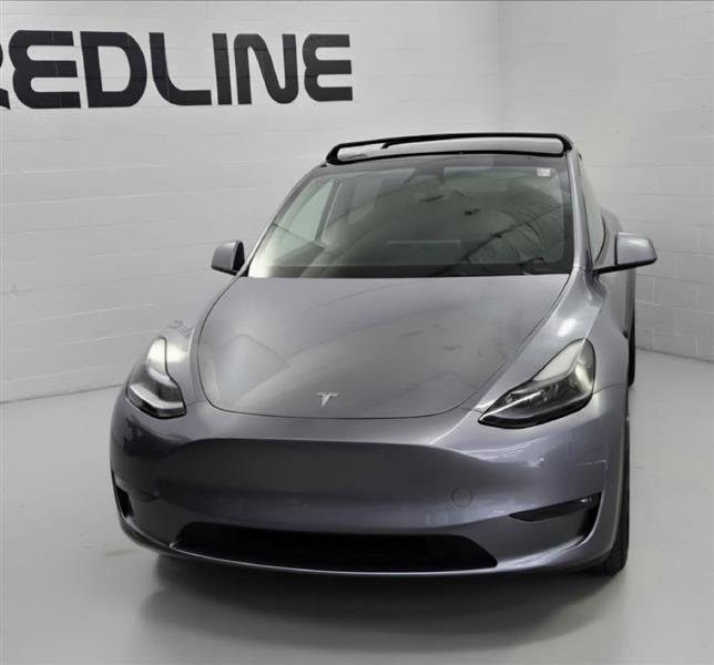 Tesla Model Y  2025