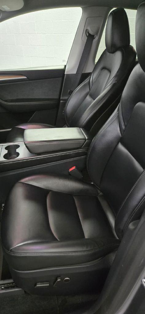 Tesla Model Y  2025