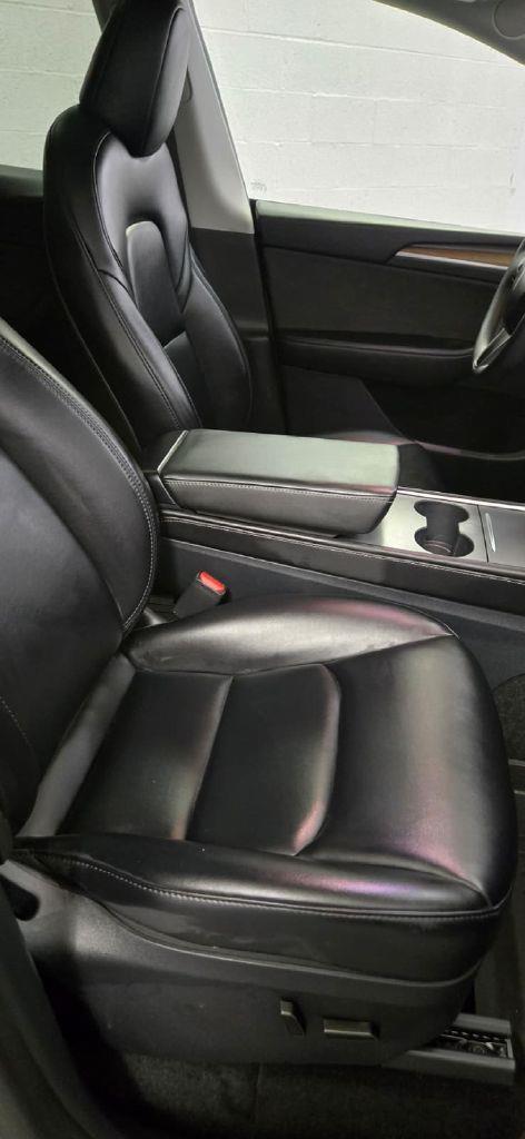 Tesla Model Y  2025