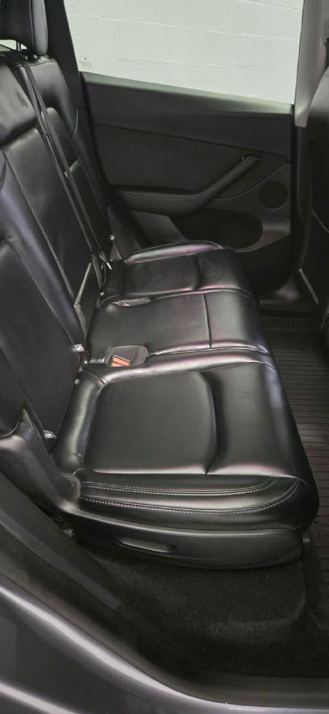 Tesla Model Y  2025