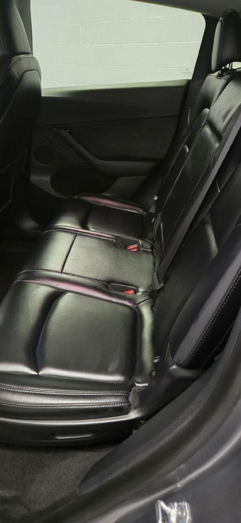 Tesla Model Y  2025