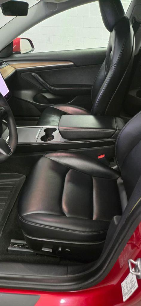 Tesla Model 3  2021