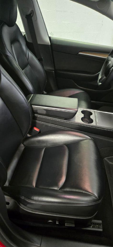 Tesla Model 3  2021