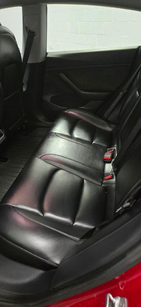 Tesla Model 3  2021