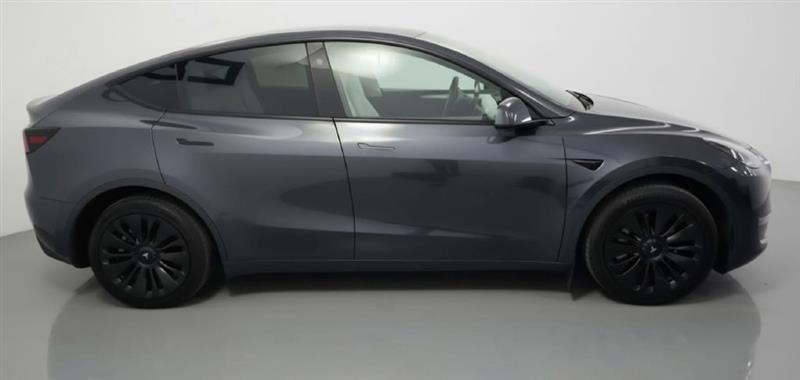 Tesla Model Y Long Range AWD 2025