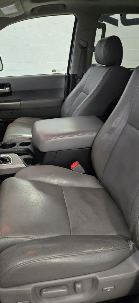 Toyota Sequoia Limited 4WD 2013