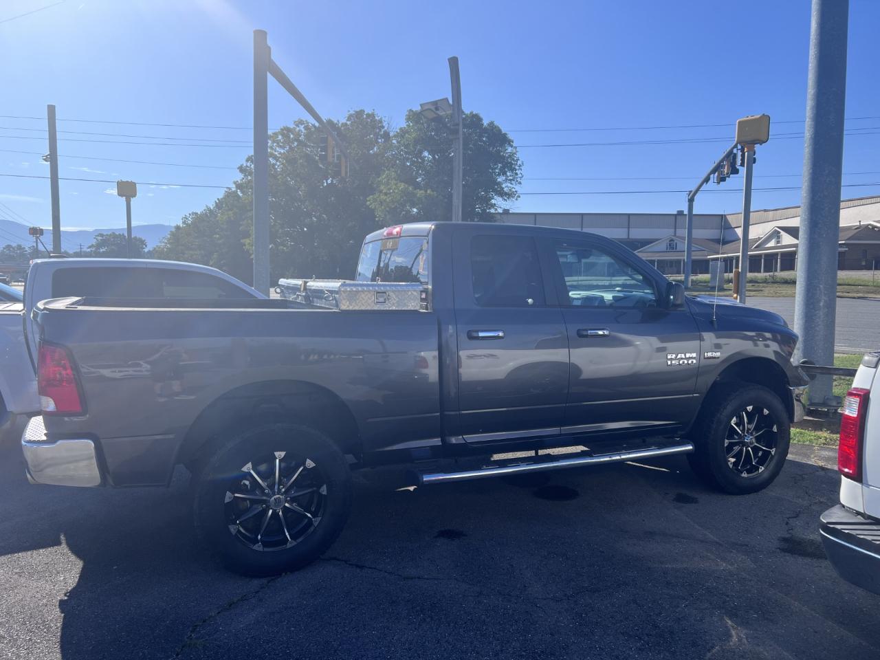 2016 RAM 1500 SLT Quad Cab 4WD