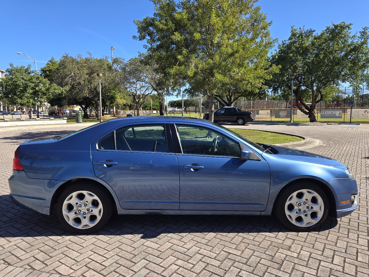 Ford Fusion SE FWD 2010