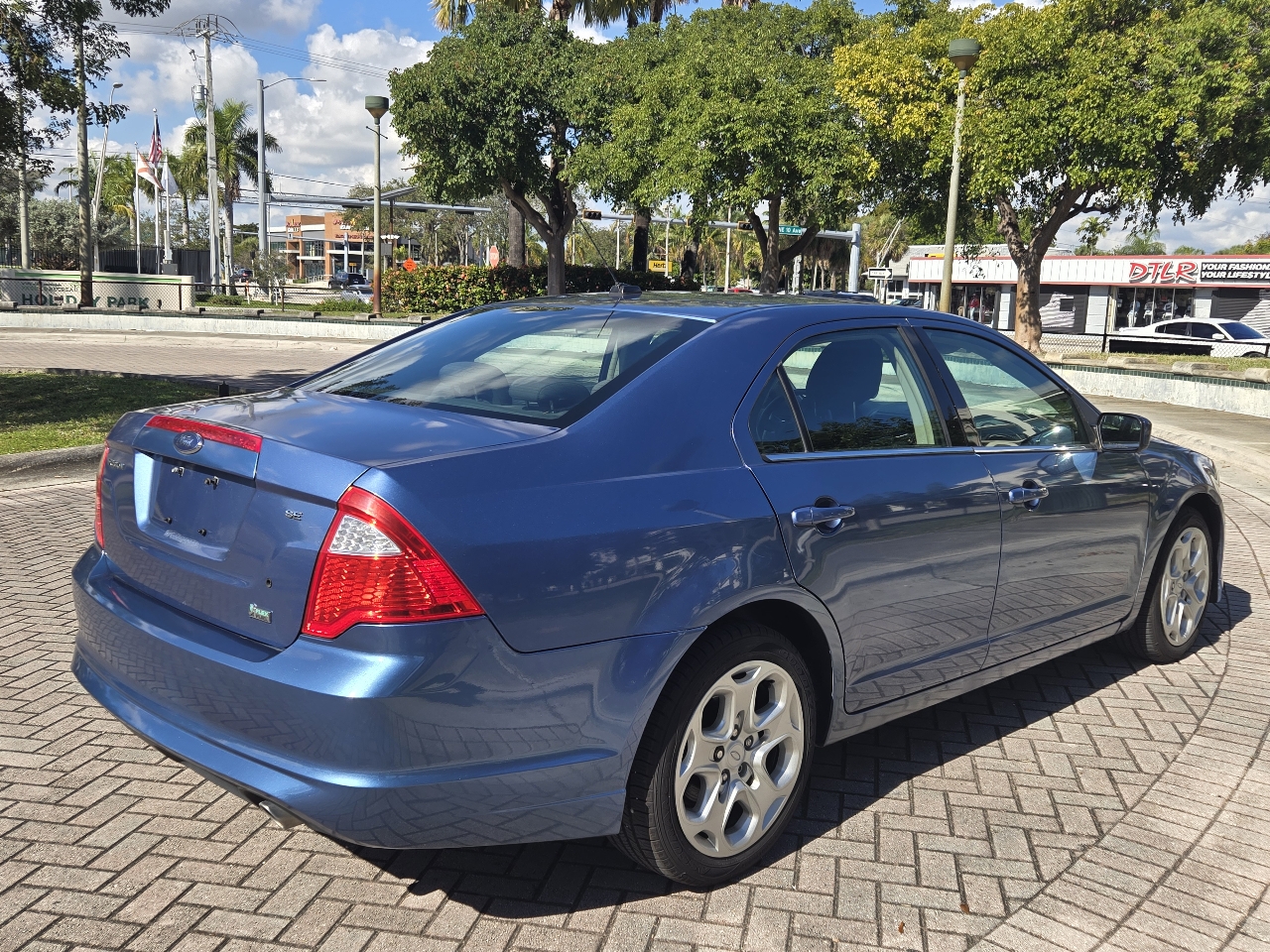 Ford Fusion SE FWD 2010