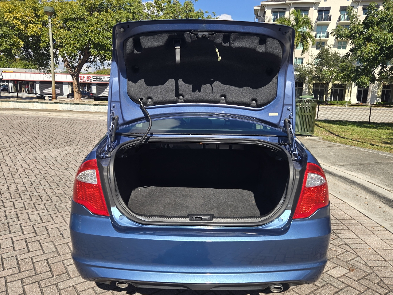 Ford Fusion SE FWD 2010