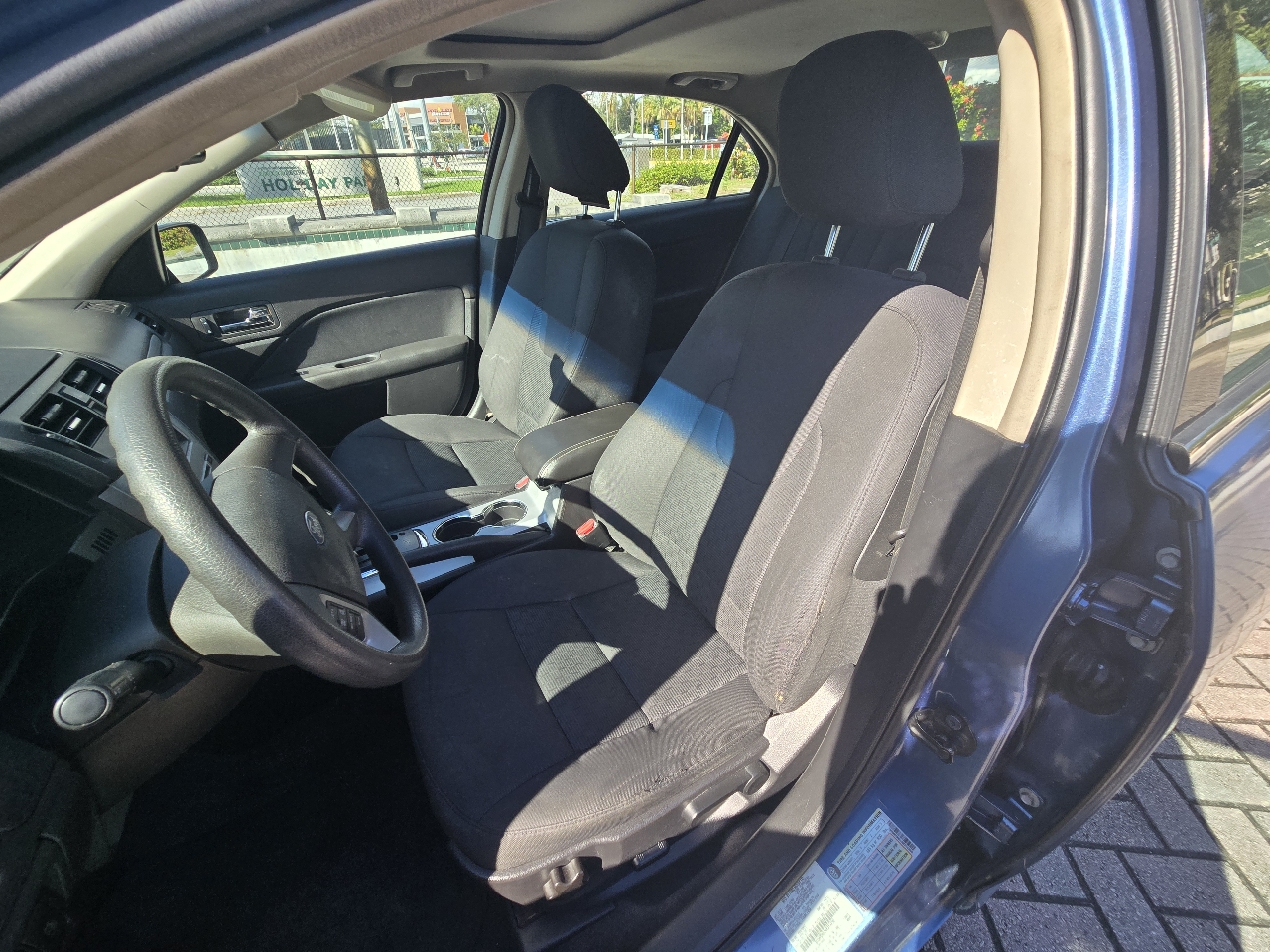 Ford Fusion SE FWD 2010