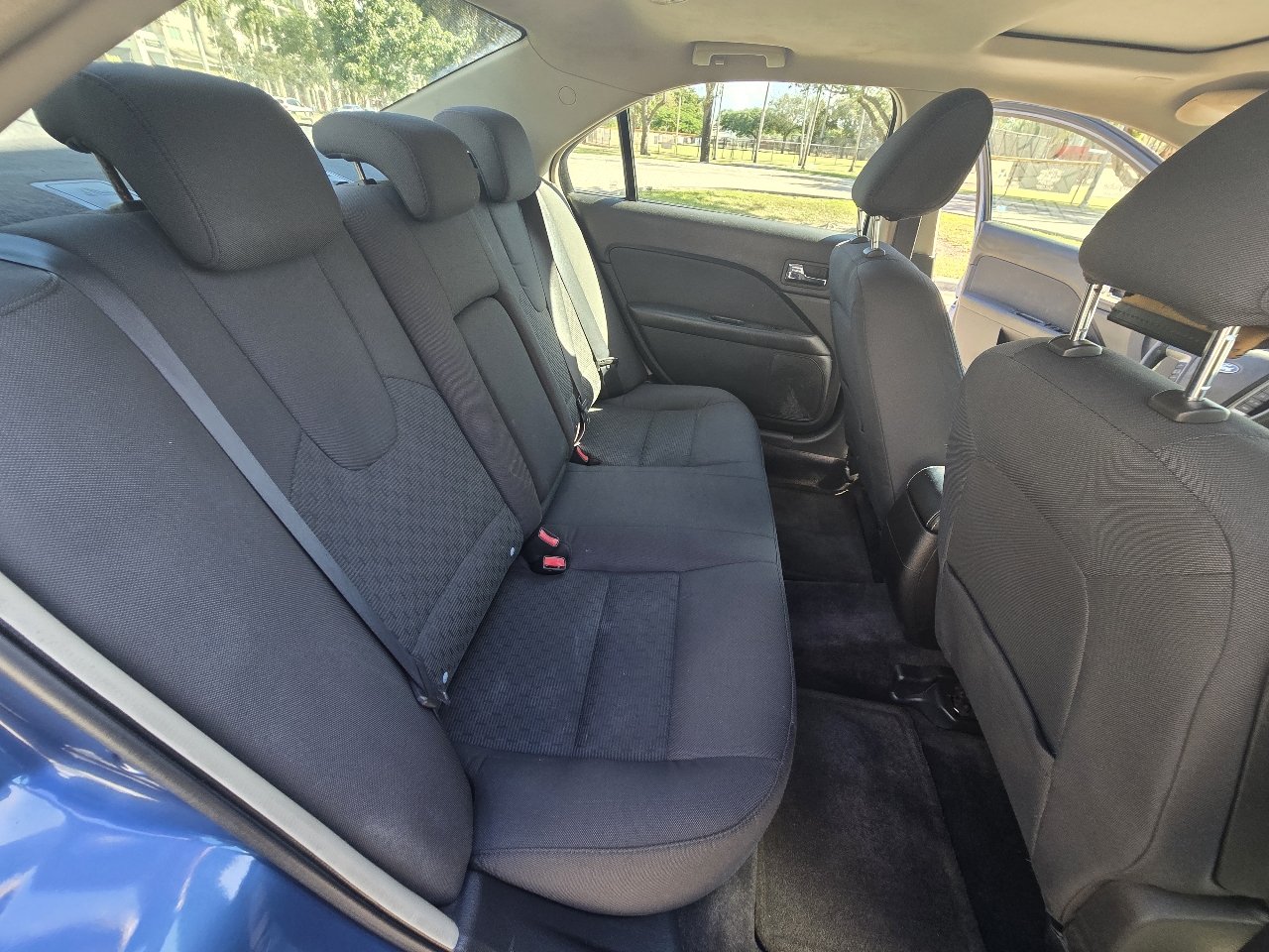 Ford Fusion SE FWD 2010