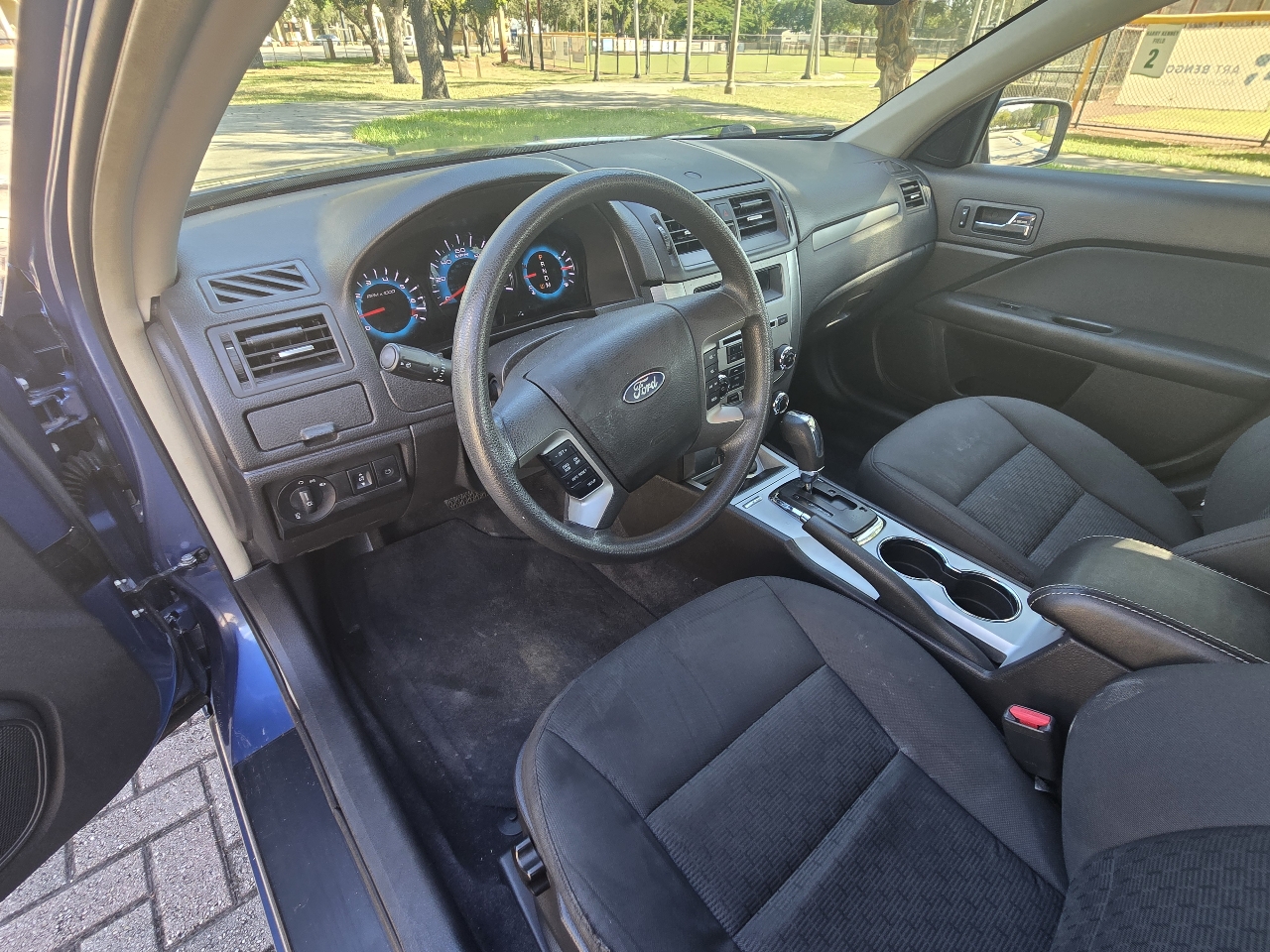 Ford Fusion SE FWD 2010