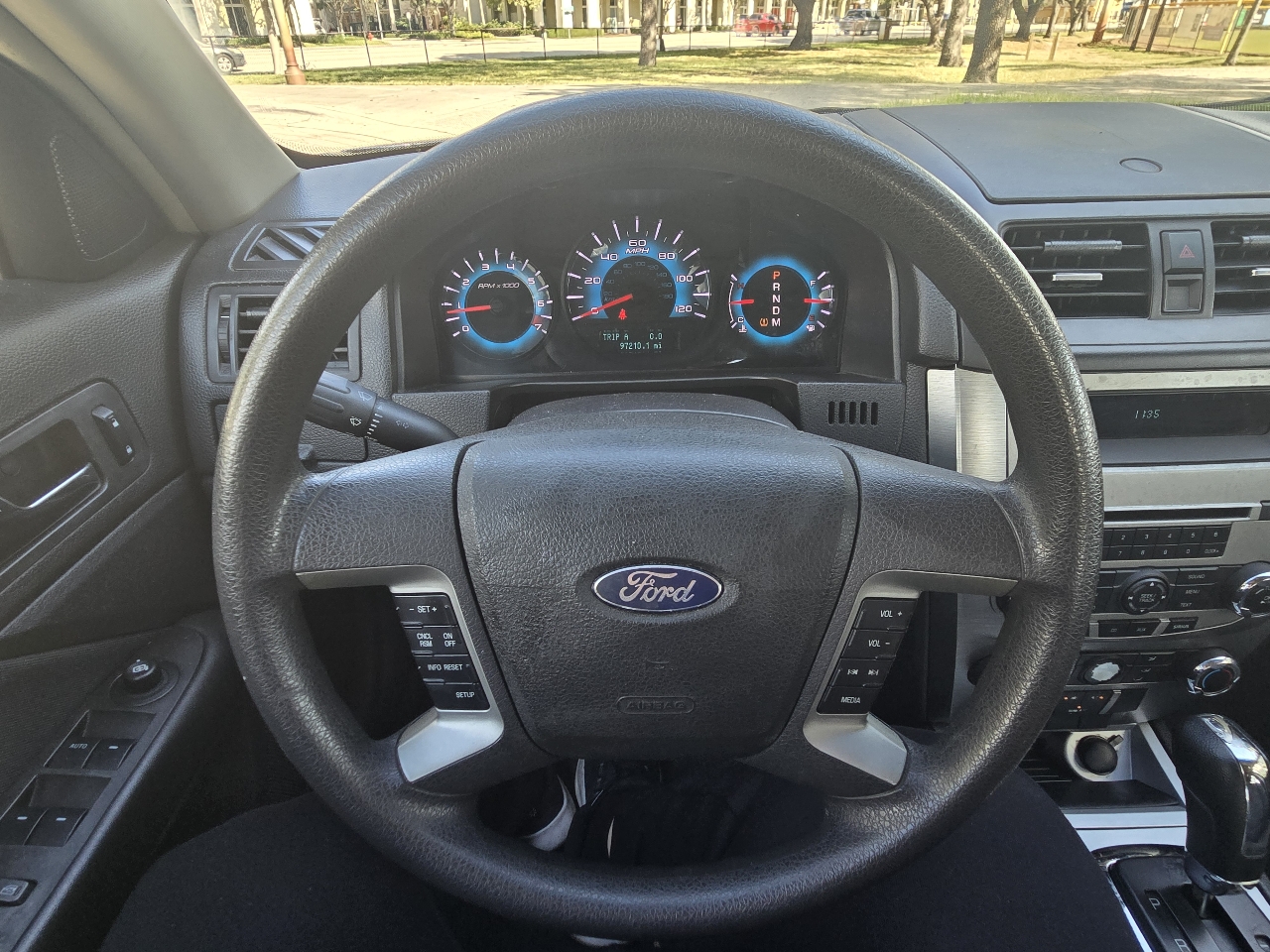 Ford Fusion SE FWD 2010