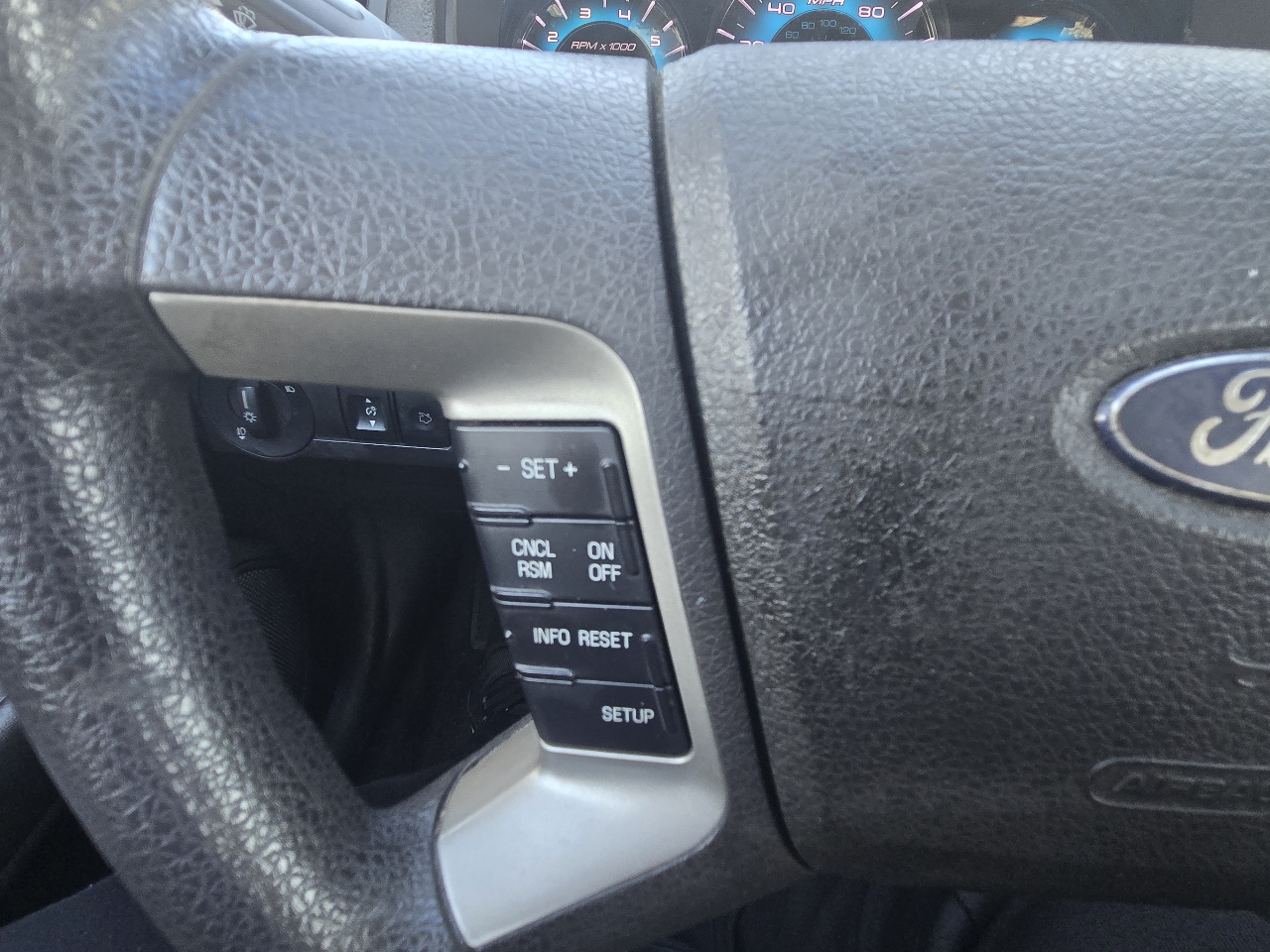 Ford Fusion SE FWD 2010