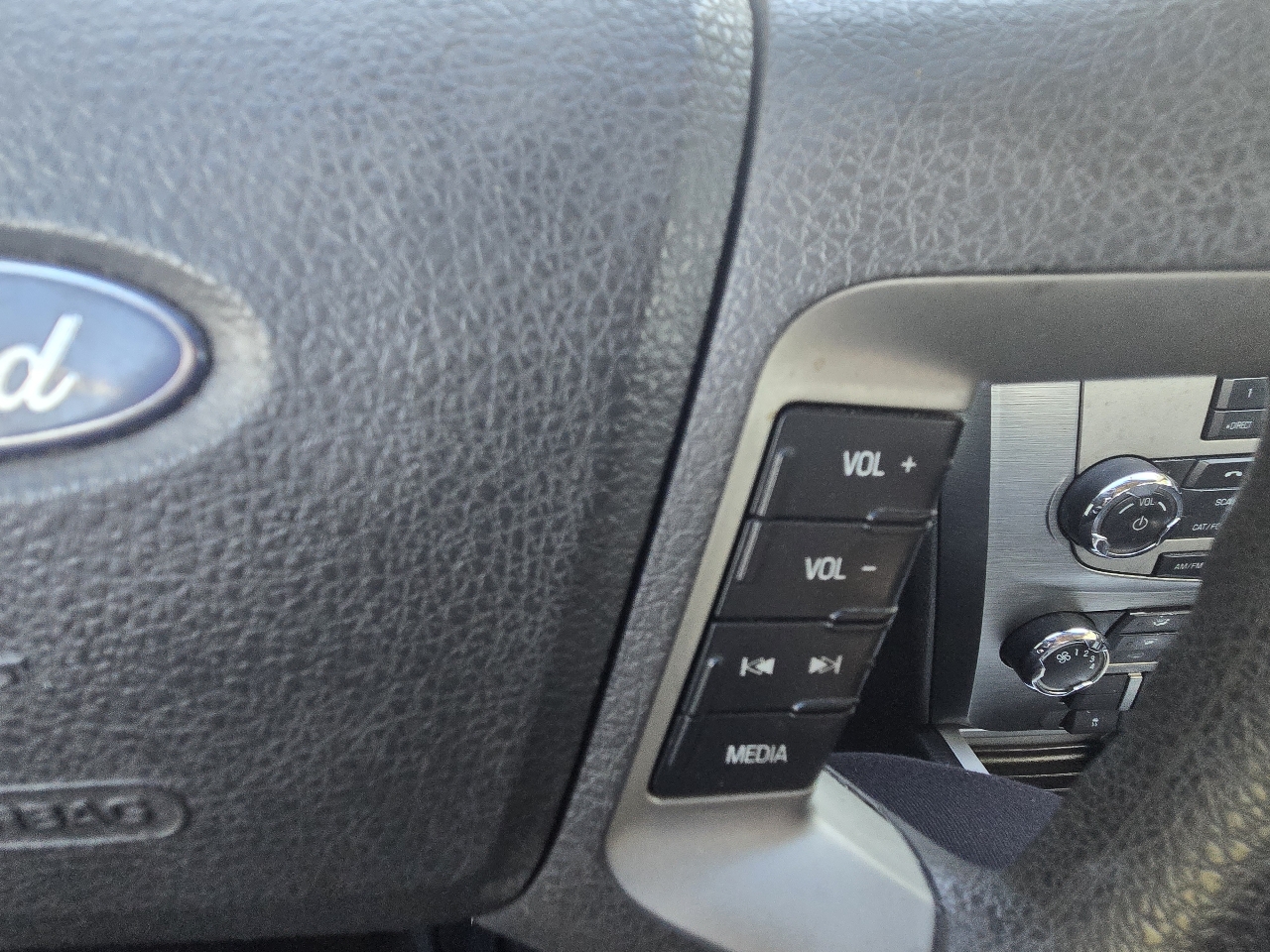 Ford Fusion SE FWD 2010