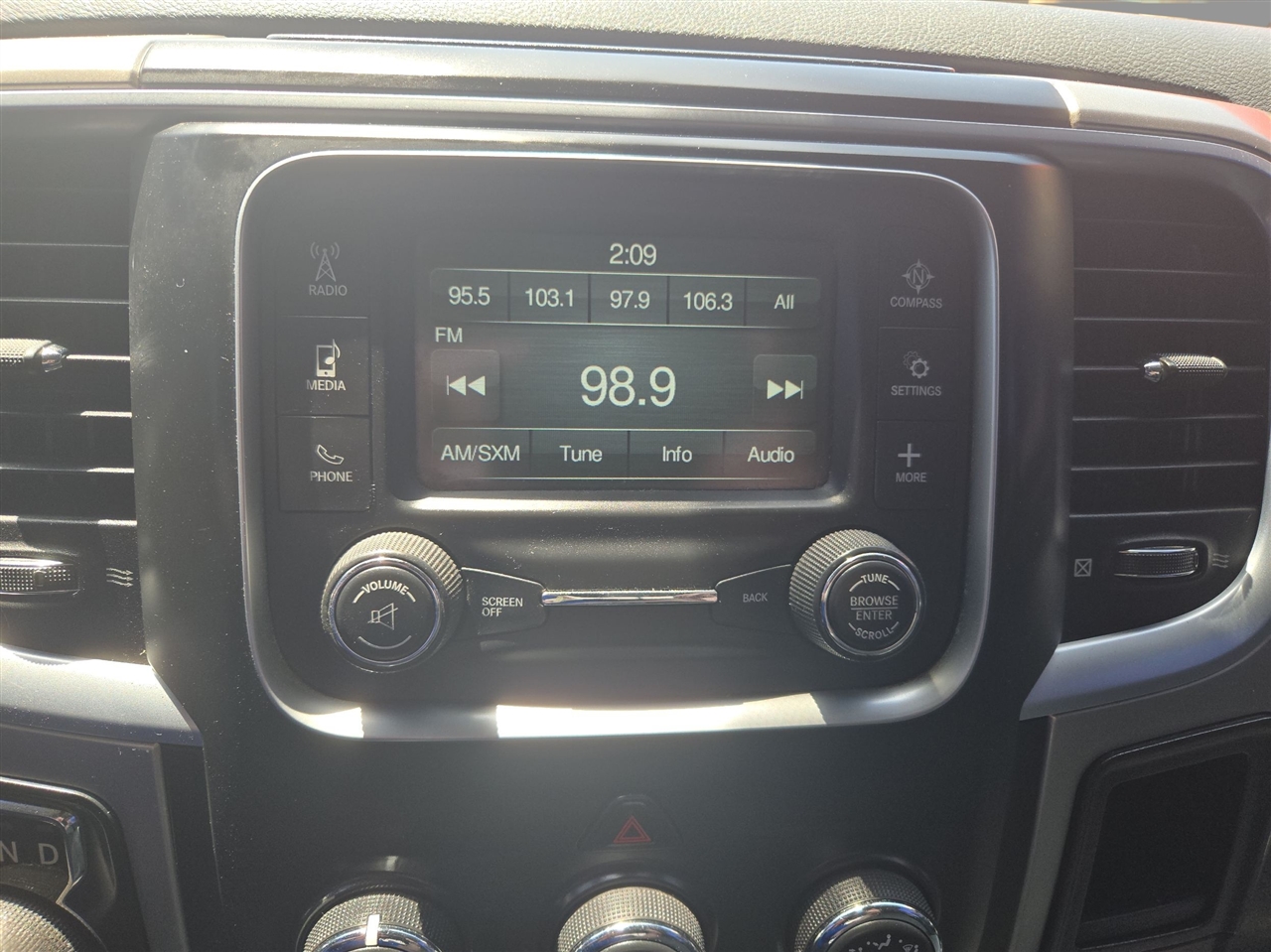 Dodge Ram 1500 SLT  2016