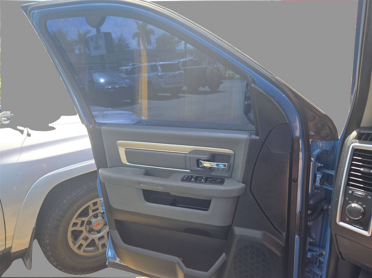 Dodge Ram 1500 SLT  2016