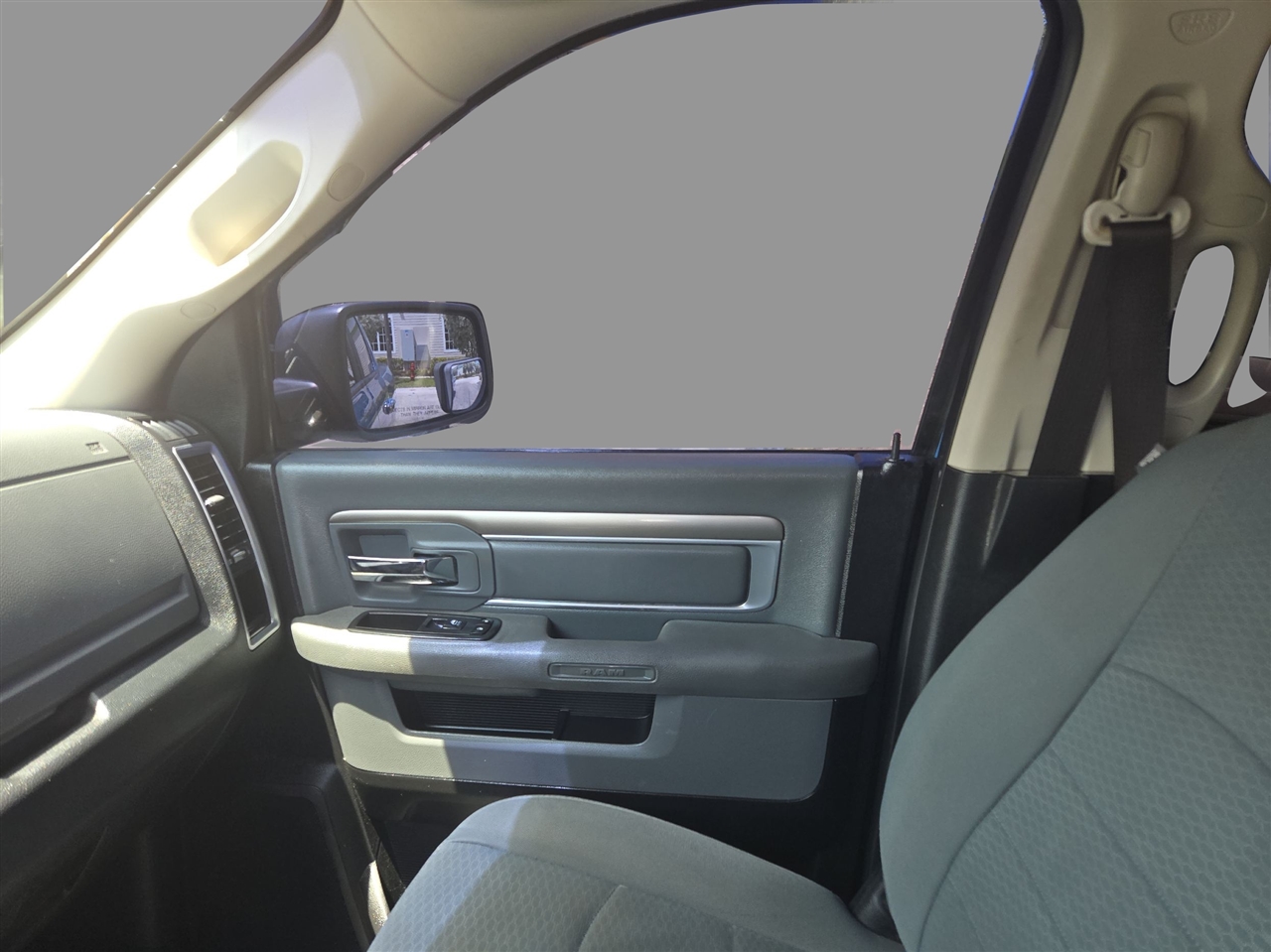 Dodge Ram 1500 SLT  2016