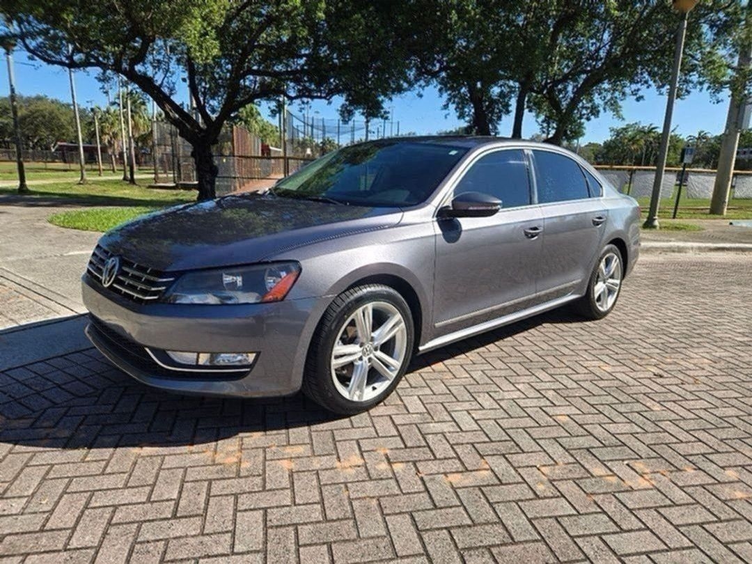 2012 Volkswagen Passat 4dr Sdn 2.0L DSG TDI SEL Premium