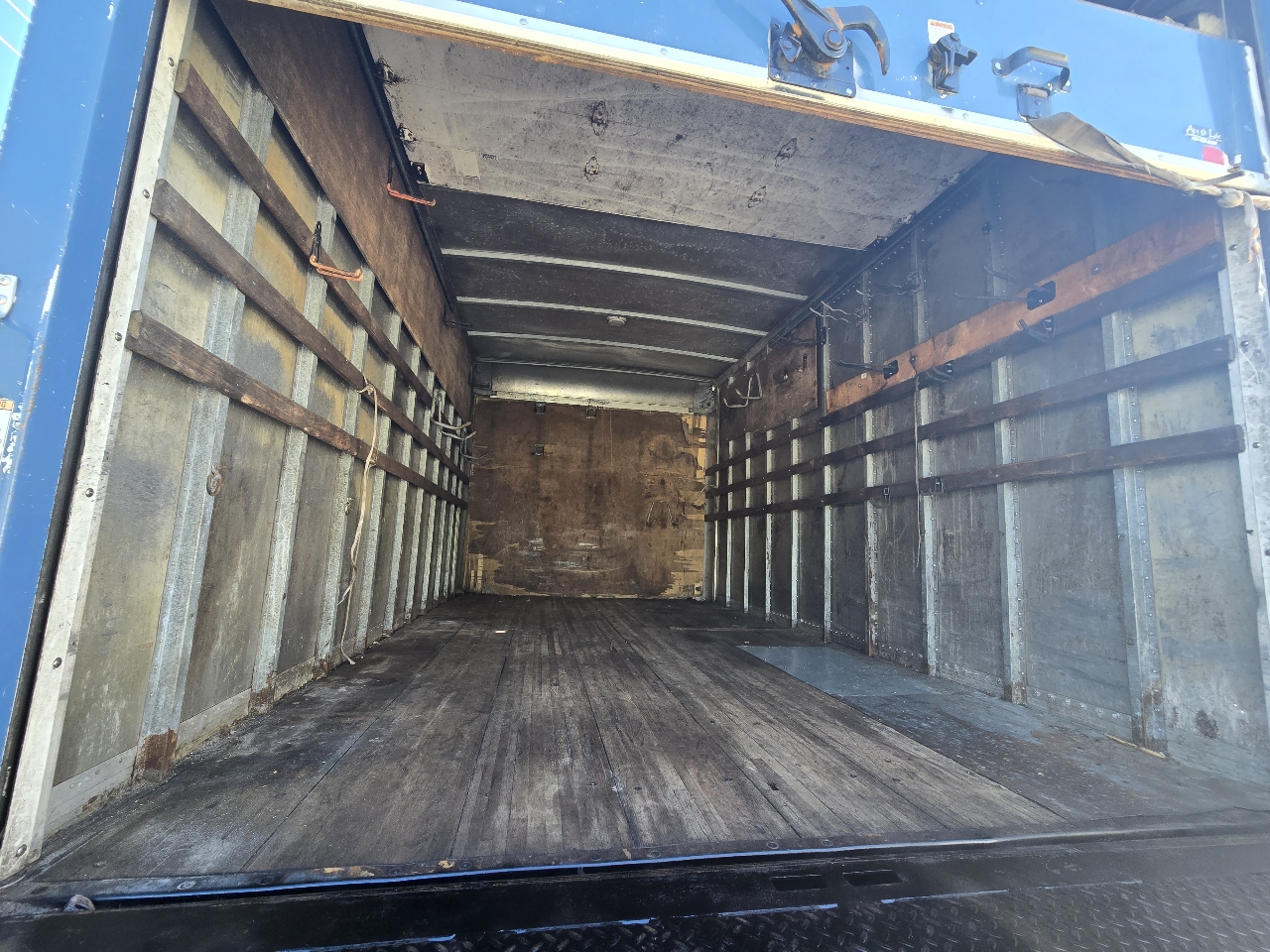 Isuzu NPR GAS CREW 150" WB 12000 GVWR IBT PWL 2009