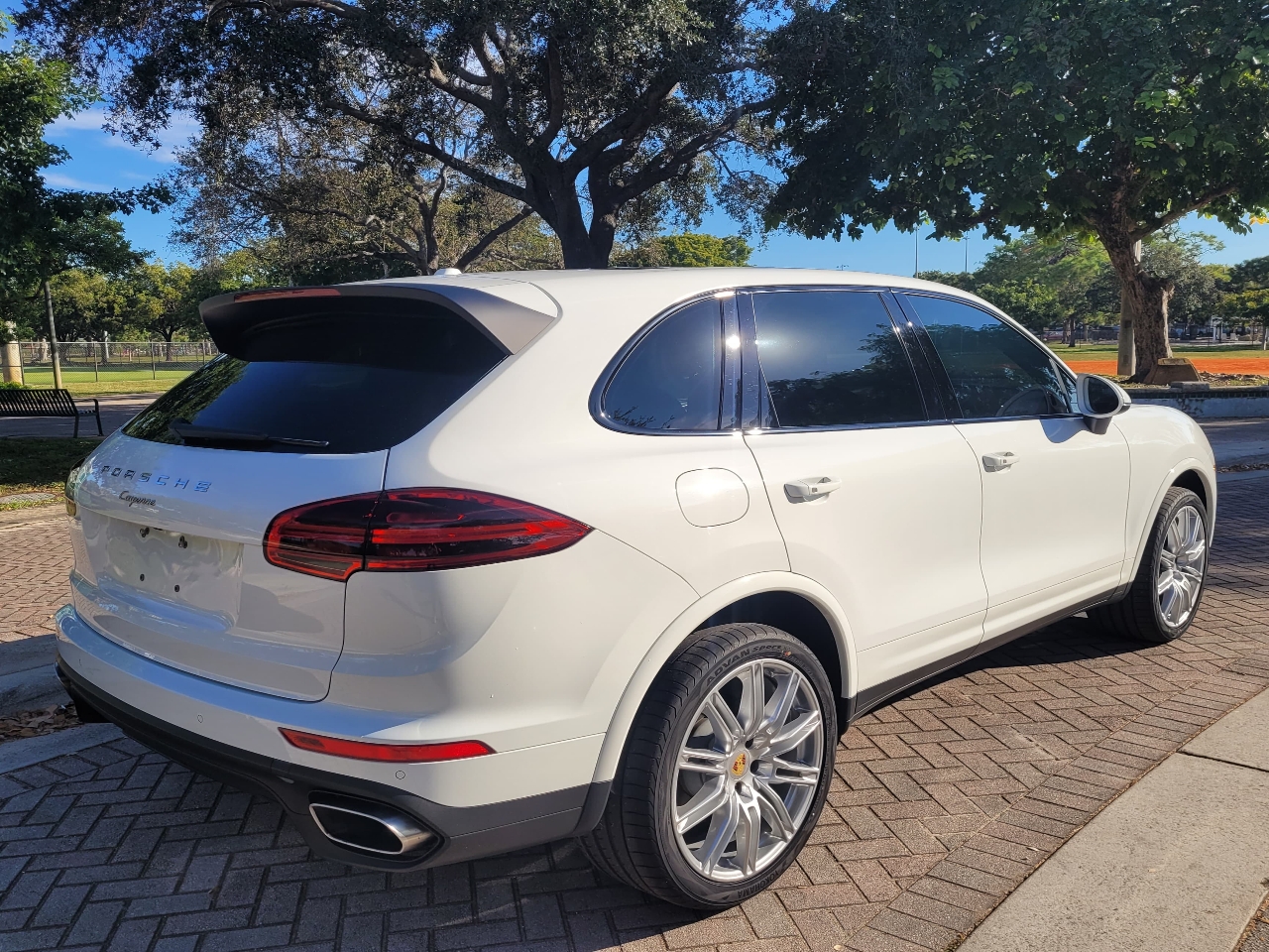 Porsche Cayenne Platinum Edition AWD 2017