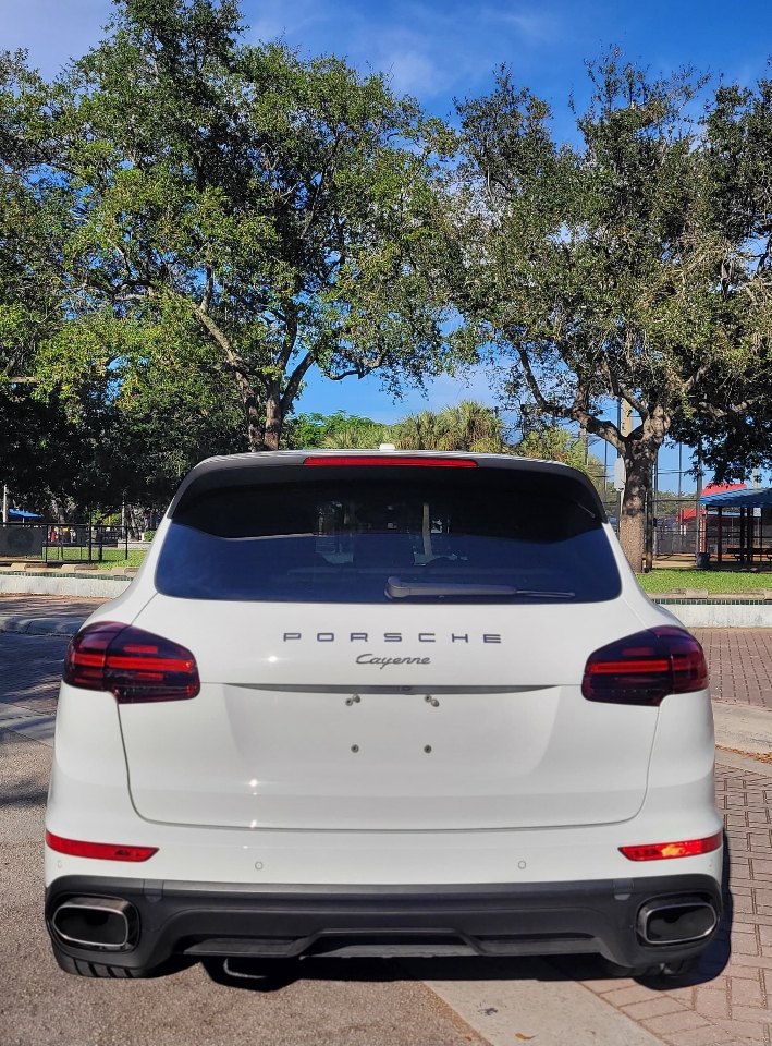 Porsche Cayenne Platinum Edition AWD 2017