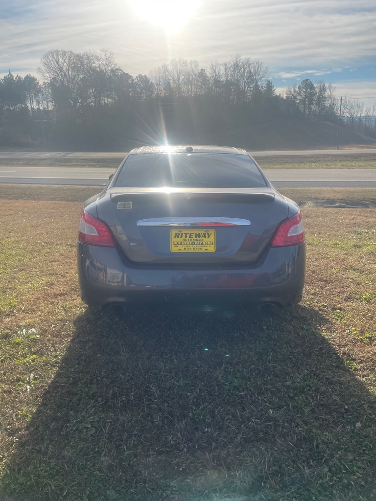 Nissan Maxima S 2010