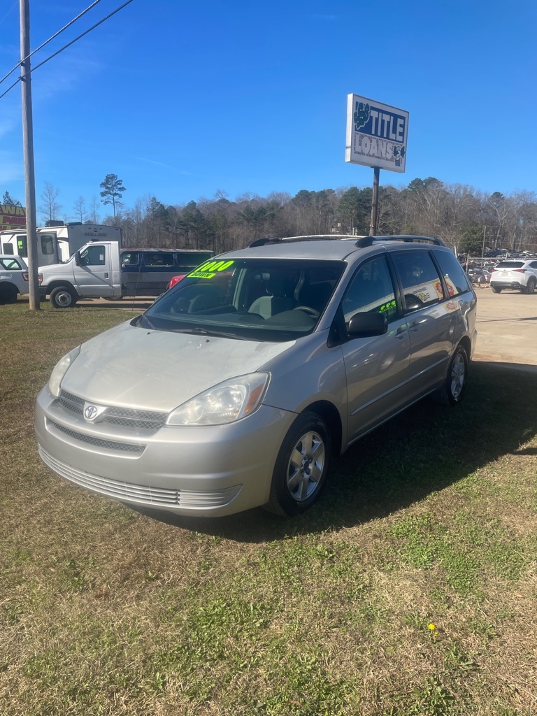 Toyota Sienna LE - 7 Passenger 2004