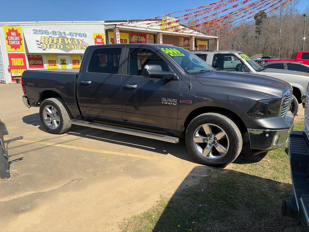 RAM 1500 SLT Crew Cab SWB 2WD 2015