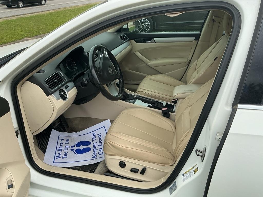 Volkswagen Passat 2.5L SE AT 2013