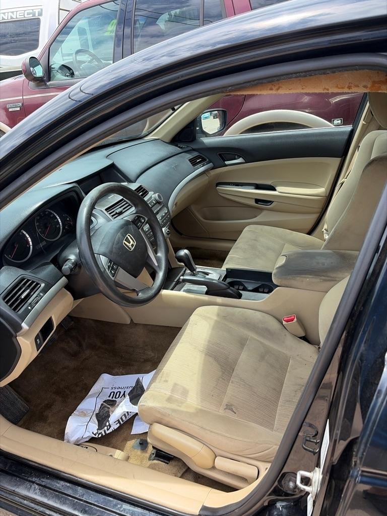 Honda Accord LX sedan AT 2012