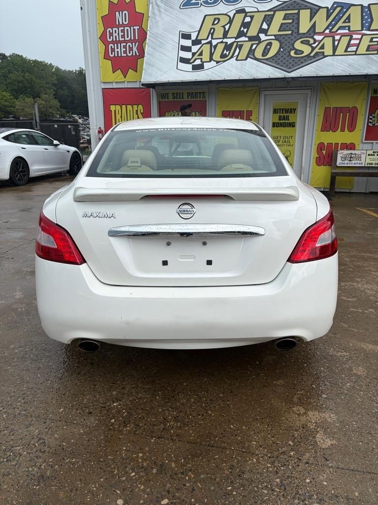 Nissan Maxima S 2011