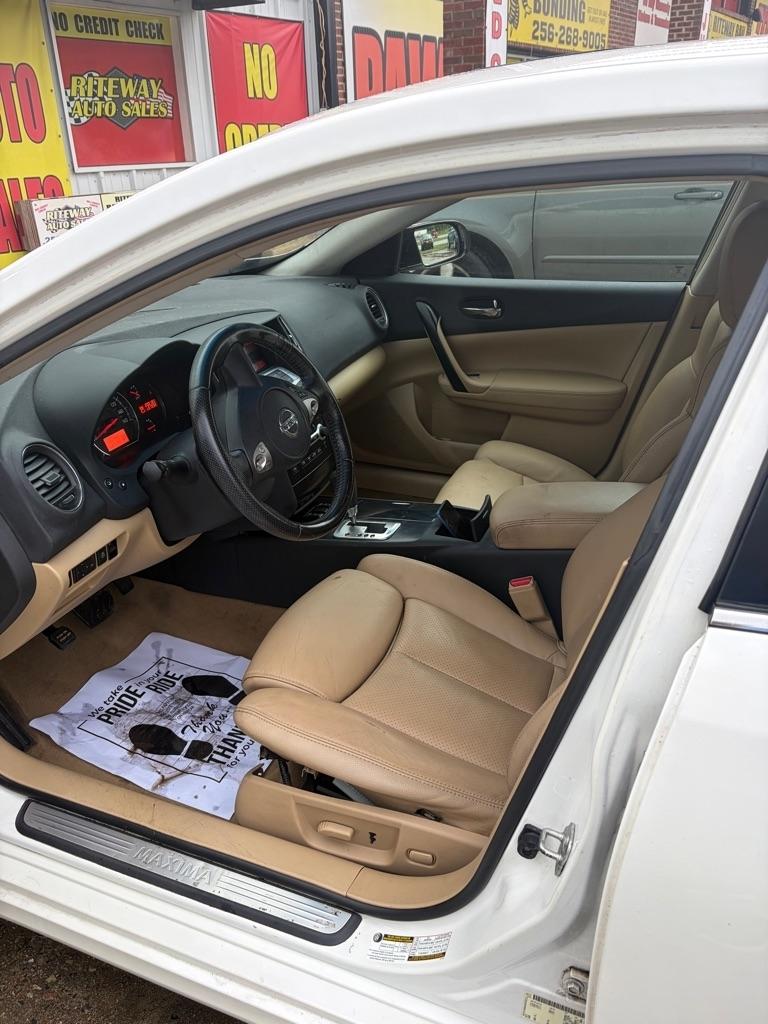 Nissan Maxima S 2011