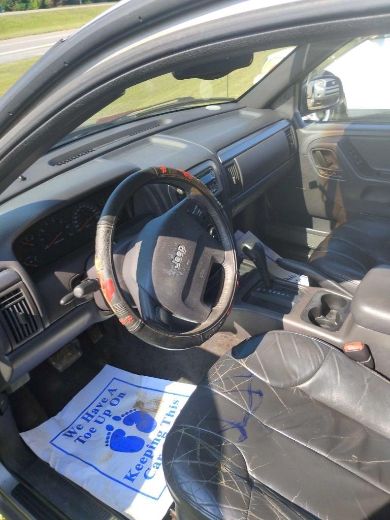 Jeep Grand Cherokee Laredo 2WD 2001