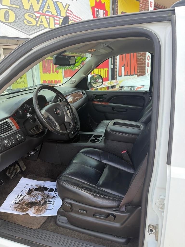 GMC Yukon SLT 4WD 2013