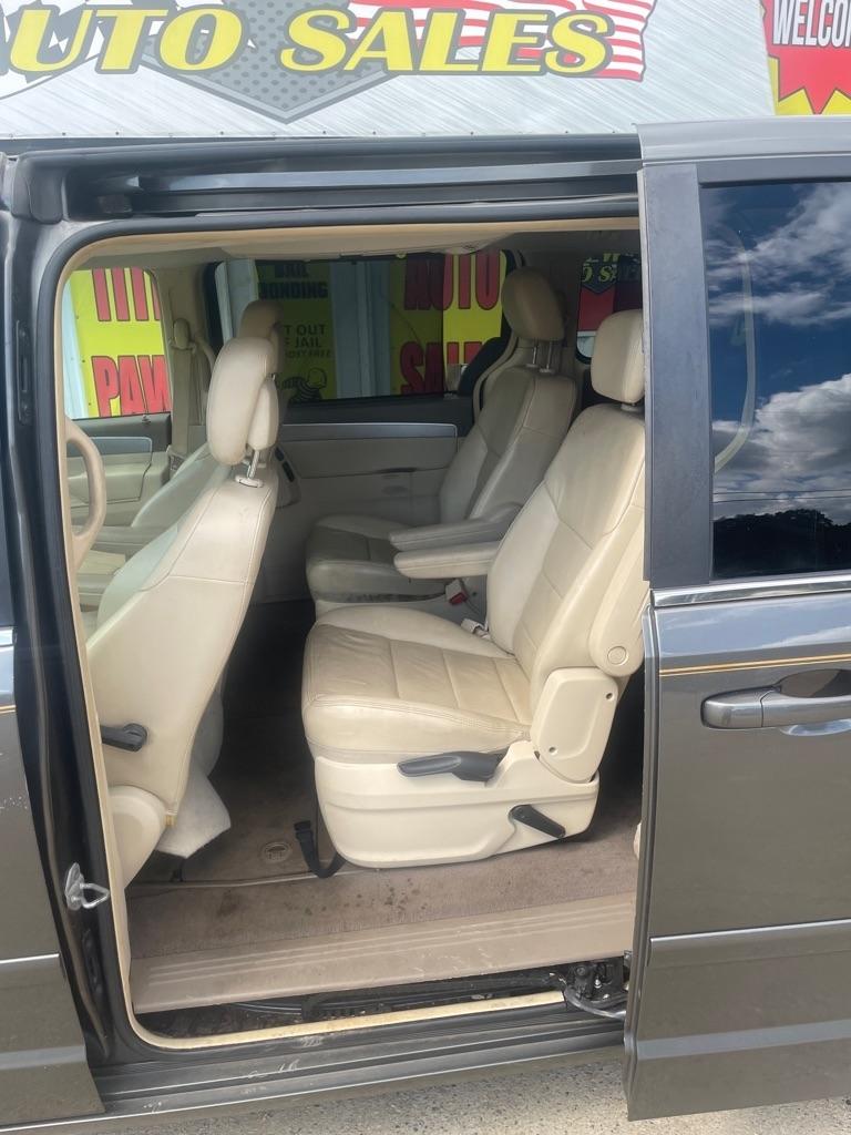 Volkswagen Routan SEL w/Nav CARB 2010