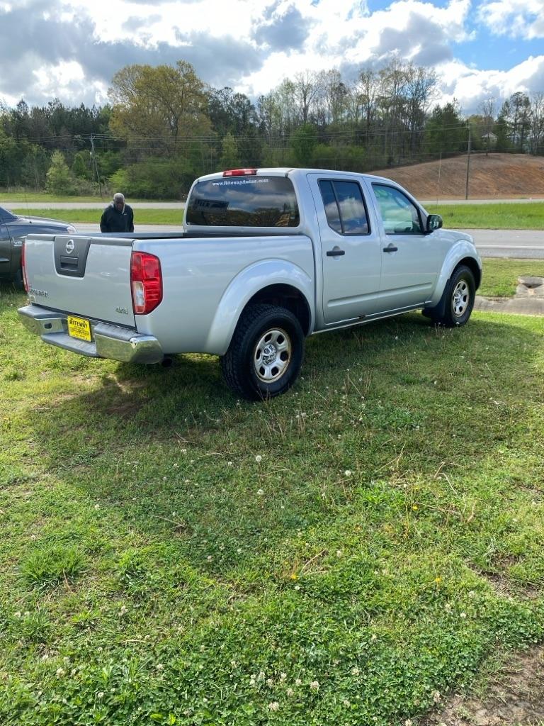 Nissan Frontier S Crew Cab 4WD 2011