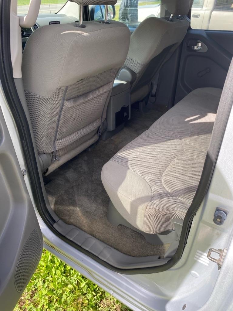 Nissan Frontier S Crew Cab 4WD 2011