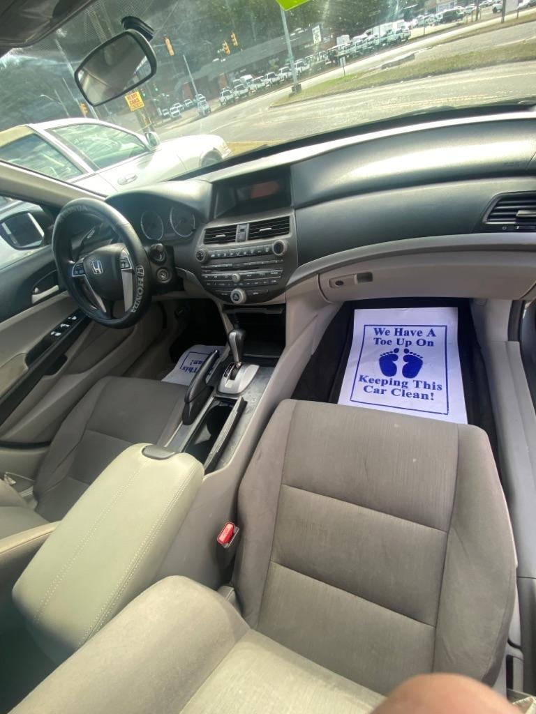 Honda Accord LX sedan AT 2012