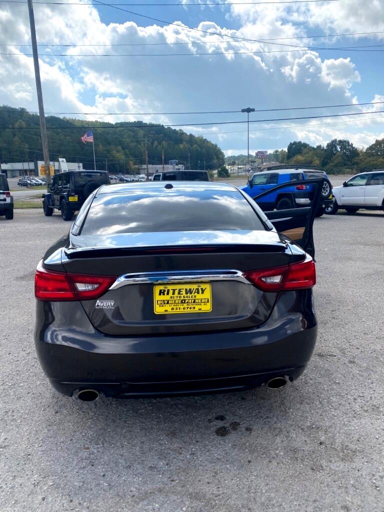 2016 Nissan Maxima SR's photo