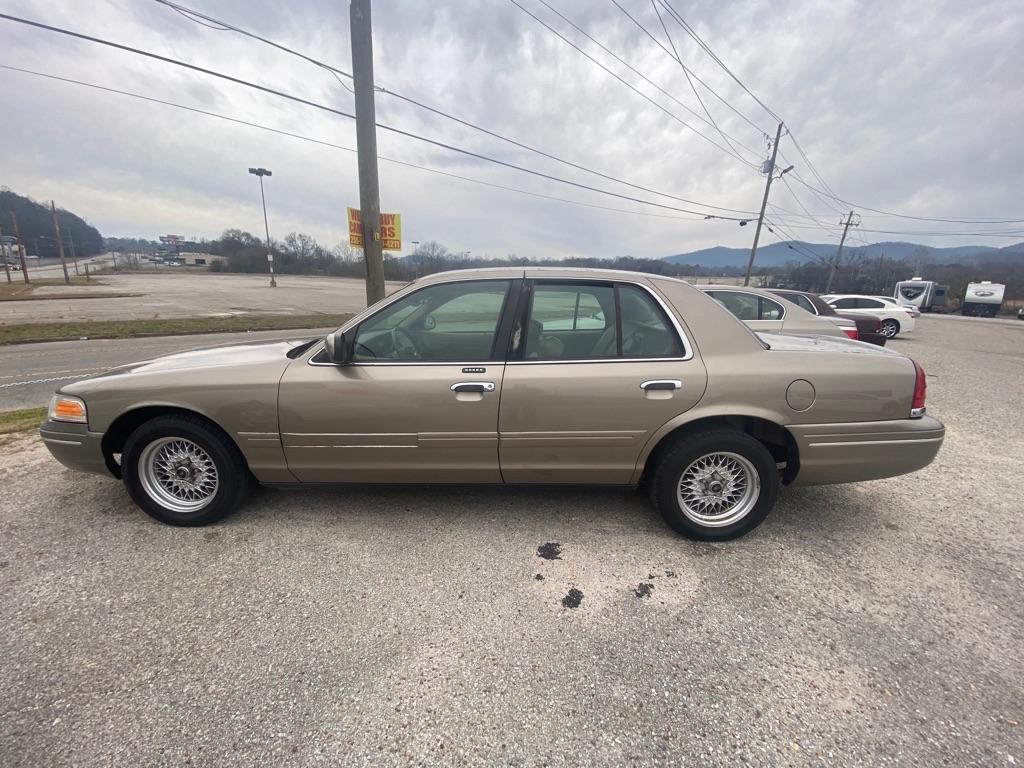 2001 Ford Crown Victoria LX