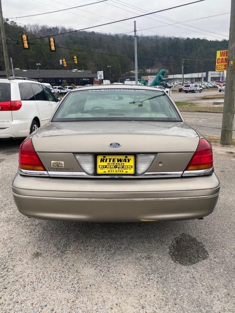 Ford Crown Victoria LX 2001